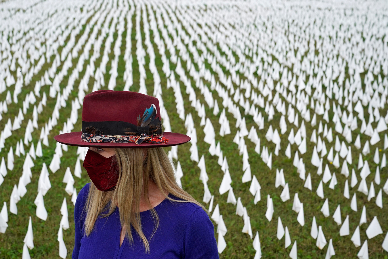 35 000 Witte Vlaggetjes Ter Nagedachtenis Aan Coronadoden In Nederland 