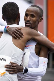 Abdi Nageeye ‘superblij’ met derde plek Marathon Rotterdam, goede vriend Bashir Abdi wint