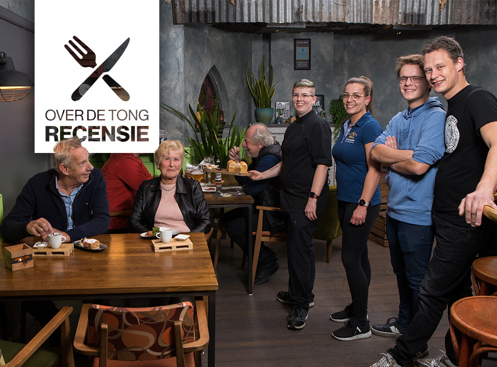 Het vrolijke team van Brasserie Zuiderbuur zit vol bierkennis en enthousiasme.