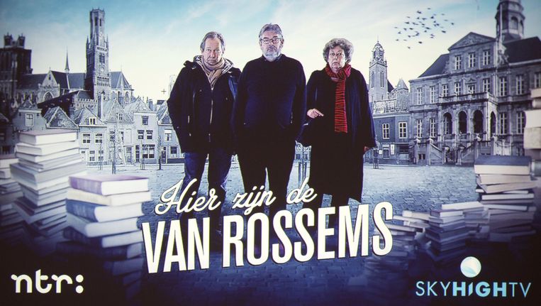 Een poster met Maarten (M), Vincent en Sis van Rossem tijdens de presentatie van de serie Hier zijn de Van Rossems, waarin zij culturele verkenningen maken door steden in Nederland, België en Duitsland. Beeld anp