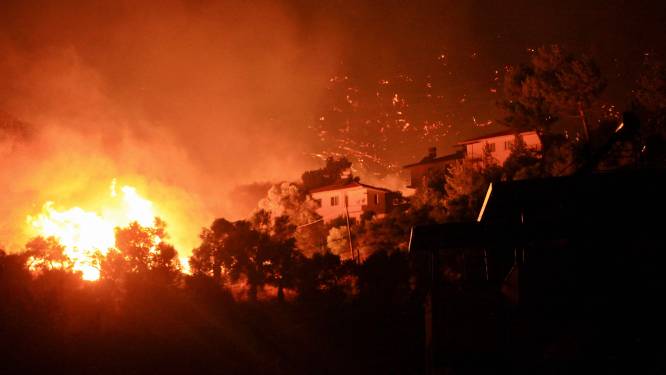 L'UE envoie des avions, hélicoptères et pompiers pour maîtriser les incendies sur le continent