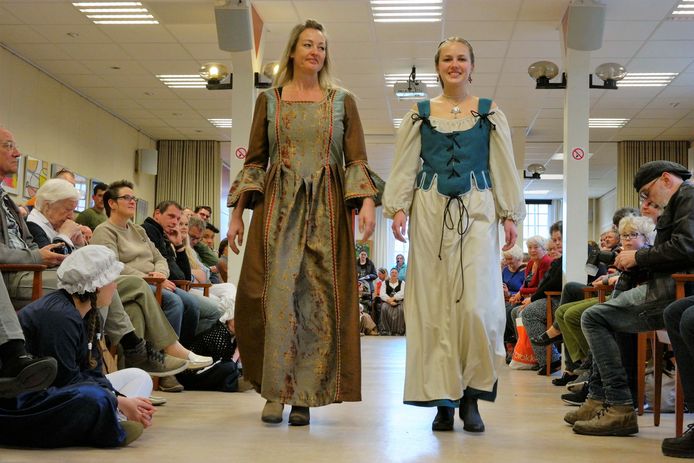 As Elegantie Consumeren Laatste modetrends uit 1572 op catwalk in Brielle | Voorne-Putten | AD.nl