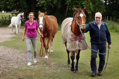 Rij- en Menvereniging Juliana kan na 100 jaar nog altijd op het dorp rekenen: ‘Nu nog een eigen terr