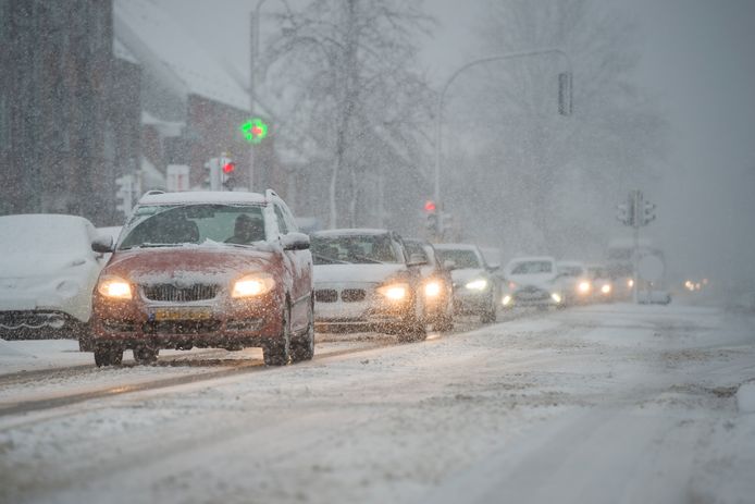 Witte wegen in Stabroek.