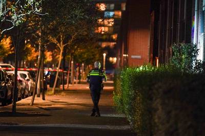 Moeder met twee jonge kinderen in eigen woning overvallen: politie zoekt dader met mes