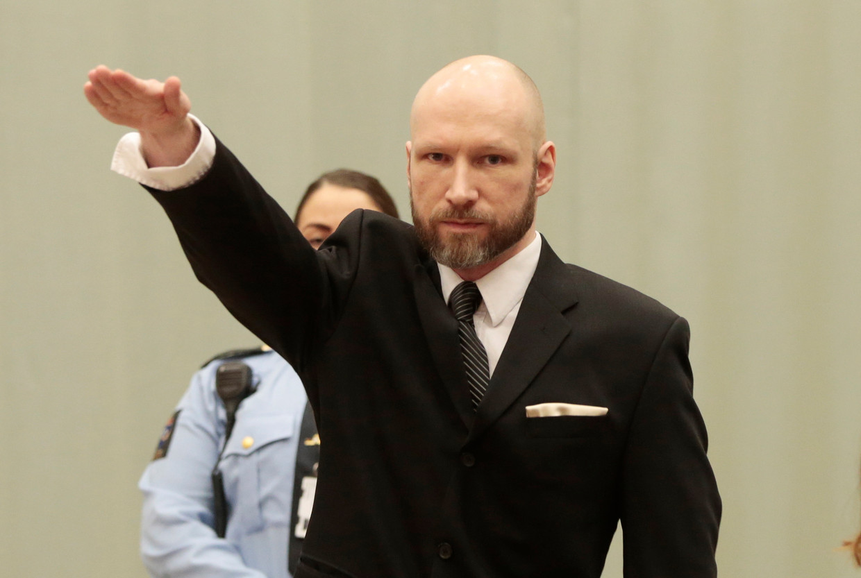 Anders Breivik bracht tijdens zijn proces meerdere keren de Hitlergroet. Beeld AFP