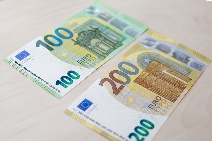 slagader cache Pathologisch Nationale Bank stelt nieuwe biljetten 100 en 200 euro voor | Economie |  hln.be
