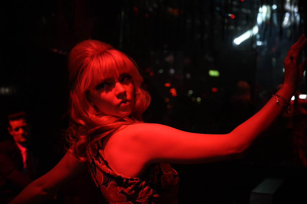 De film ‘Last Night in Soho’ vertelt het verhaal van zangeres Sandie in de Londense wijk Soho.  Beeld Parisa Taghizadeh/Focus Features
