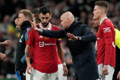 “C'est un exemple pour toute l'équipe”: ten Hag vole au secours de Fernandes après la déroute contre Liverpool