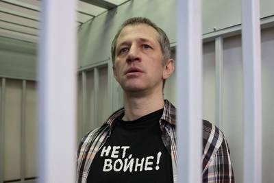 “Ik wil me verontschuldigen tegenover alle Oekraïners”: Russische rechtbank veroordeelt journalist omdat hij kritiek leverde op invasie