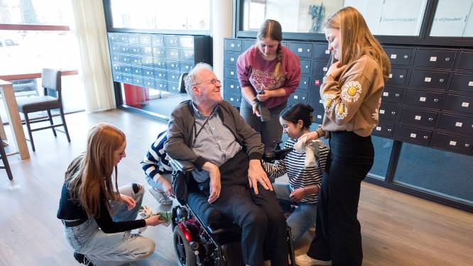 Scholieren laten looprekken weer blinken: ‘Straks krijg ik nog verkering met zo’n mooie rollator’