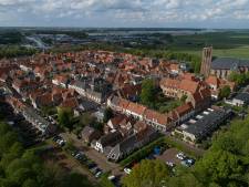 Mogen de winkels in Elburg deze zomer dan toch open op zondag? De deur staat voor het eerst op een kiertje
