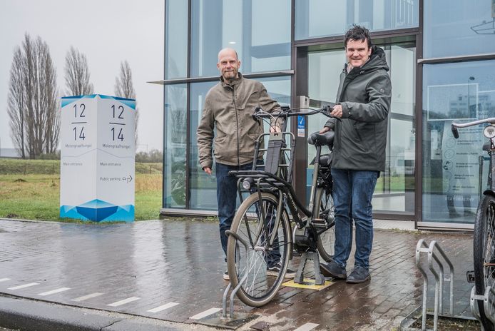 Surichinmoi ingesteld golf Nooit meer geklooi met accu's; fiets op standaard zetten en laden maar |  Technische Dienst | AD.nl
