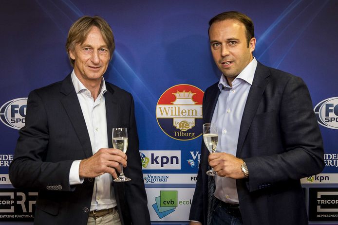 Trainer Adrie Koster wordt door manager Mathijsen gepresenteerd als trainer van Willem II.