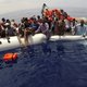 Zeeslag om bootvluchtelingen: zijn de hulporganisaties redders of handlangers?