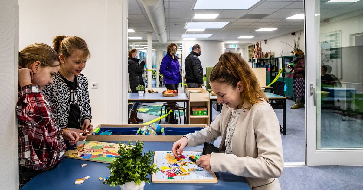 Ouders mogen toch spieken in school: in Welsum gaan de 26 kinderen vanaf nu in dorpshuis naar school