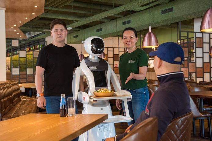 inzet IJver onderschrift Dadawan is het eerste restaurant in Tilburg waar robots in de bediening  gaan werken | Tilburg e.o. | bd.nl