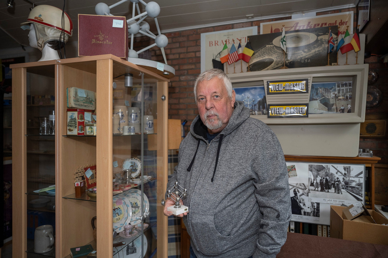 Iemand nog plaats thuis? Expo ’58verzamelaar zet 14.000 memorabilia te koop “Einde van een