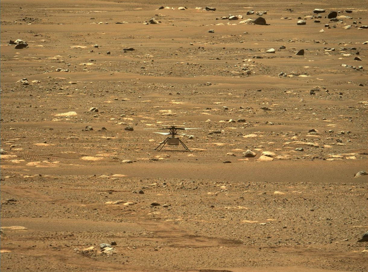 Une photo du petit hélicoptère Ingenuity de la NASA sur Mars.