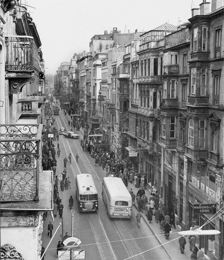 Город воспоминаний. Турция 1970. Турция Стамбул 1970. Нишанташи 1970. Улица Истикляль 1920 год.