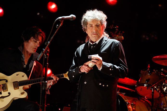 Bob Dylan tijdens een concert in 2012.