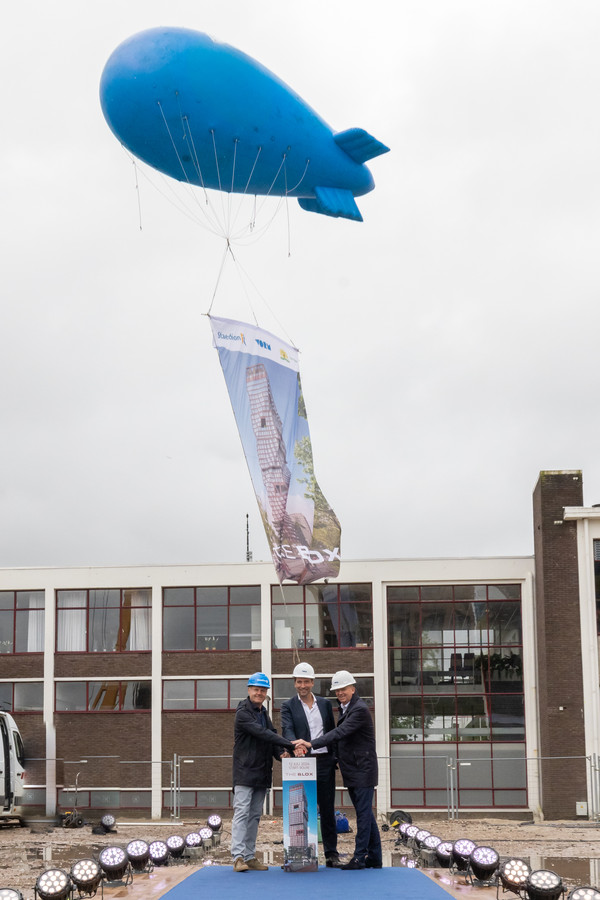 In deze woontoren zouden dure koopappartementen komen, maar nu kunnen ook minima er terecht