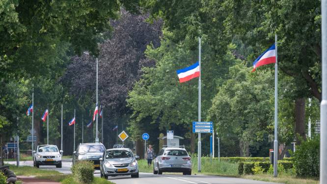 Harderwijk laat omgekeerde vlaggen voorlopig hangen