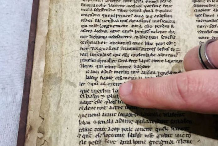 Vroeger werden oude teksten wel vaker hergebruikt als boekenkaft.