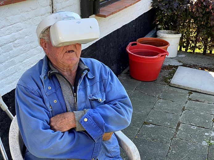 Pompbediende Amedé vliegt over zijn eigen grondgebied in 'Dwars door de Lage Landen'