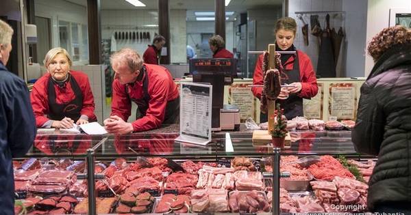 Topdrukte bij slager in Saasveld: meer rollades dan inwoners - Tubantia