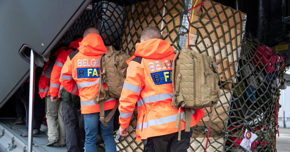 Logistiek team van B-FAST komt aan in Turkije om veldhospitaal op te ...