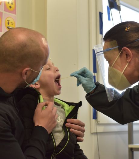 Speciale teststraat voor kinderen in Eindhoven: 'We willen niet dat een kind hier trauma's oploopt’ 