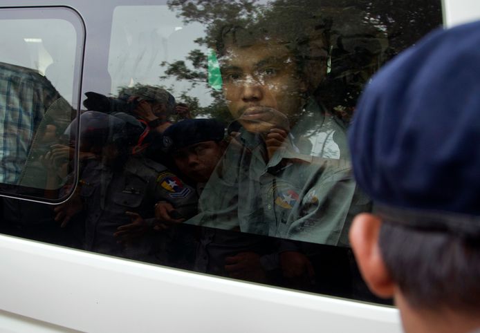 Reuters-journalisten Kyaw Soe Oo (foto) en Wa Lone zijn deze ochtend voor de rechtbank in Myanmar verschenen.