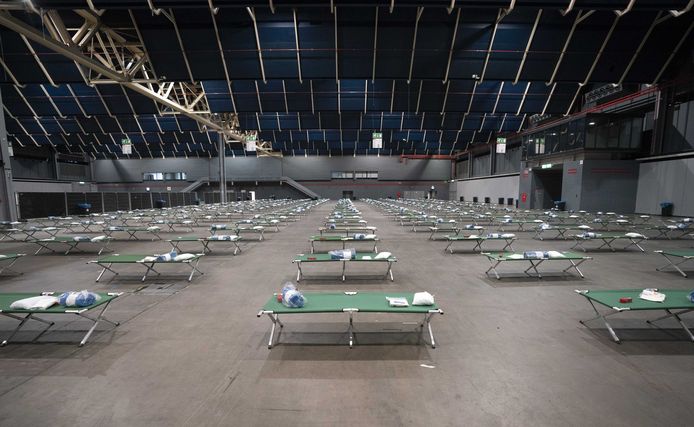 Een opvanghub in de Jaarbeurs Utrecht. De evenementenhal gaat Oekraiense vluchtelingen opvangen.