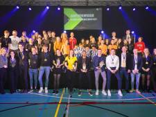 Voetballer Devyne Rensch sportman van Lelystad, titel sportvrouw naar  boogschutter Natascha van Assema