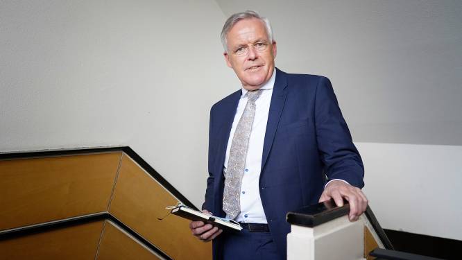 Gelderse burgemeester Eppie Klein ontslagen, maar de geboren Elburger laat het er niet bij zitten