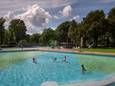 Met ingang van 2024 is zwemmen in het buitenbad van de Warande in Oosterhout in de zomer niet meer inbegrepen bij een ‘onbeperkt zwemmen-abonnement’, dat daarmee niet zo onbeperkt is als het lijkt.
