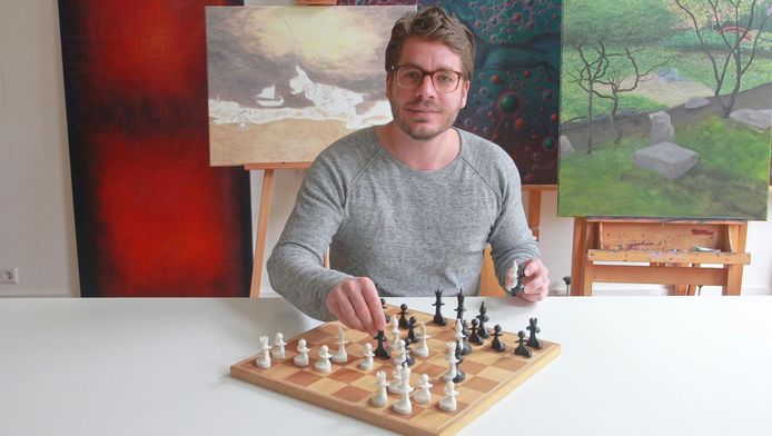Mens Riet zondag Haagse kunstenaar verzint nieuw schaakspel | Den Haag | AD.nl