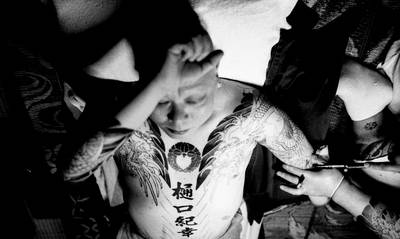 Ronin de Goede fotografeerde de tatoeages van de Japanse maffia: “Ik ben altijd heel gastvrij behandeld, als een koning”