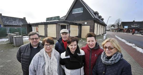 Dichtgespijkerd cafe doorn in oog Albergen | Tubbergen - Tubantia