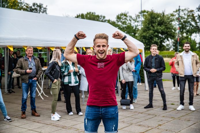 Mitchel Schotman werd gehuldigd bij zijn oude fietscrossclub.
