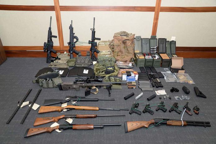 De FBI vond een groot arsenaal aan wapens en munitie in het huis van de 49-jarige kustwachter Christopher Paul Hasson in Silver Spring in de Amerikaanse staat Maryland.
