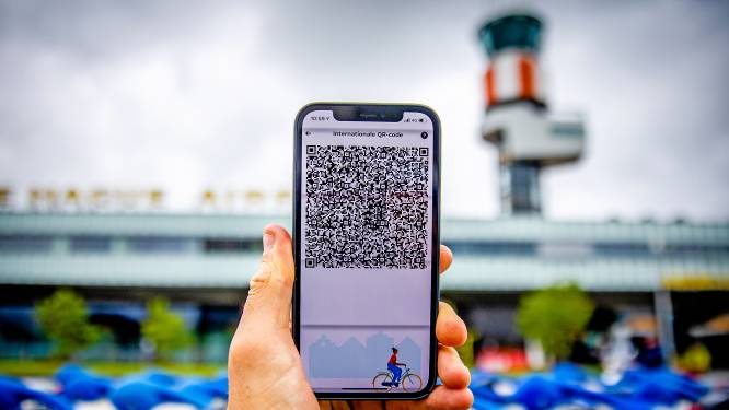 Er zijn nog steeds mensen die zonder CoronaCheck-app naar het vliegveld komen, dat kan je 169,50 euro kosten