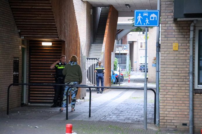 Politie op de plek van het steekincident in Arnhem.
