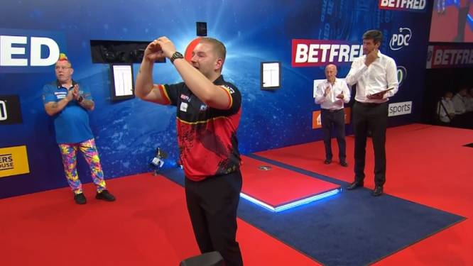 Feestende ‘Dancing Dimi’ bedankt uitgelaten publiek voor geweldige week: “Mijn hart bloedt, maar ik heb ermee gestreden”