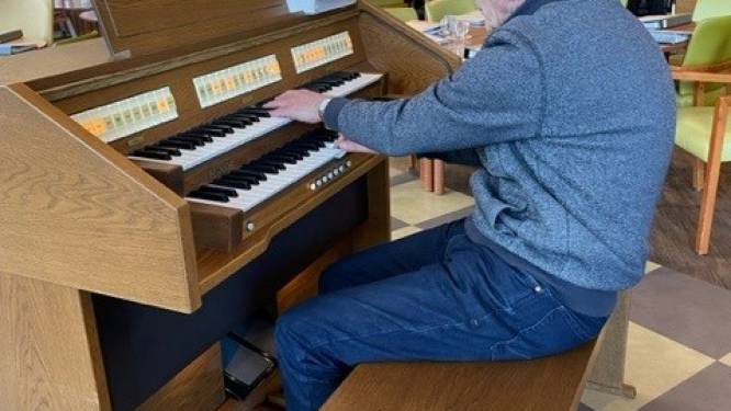 Nieuw orgel zorgt voor veel plezier in woonzorgcentrum Hof van Smeden in Emmeloord