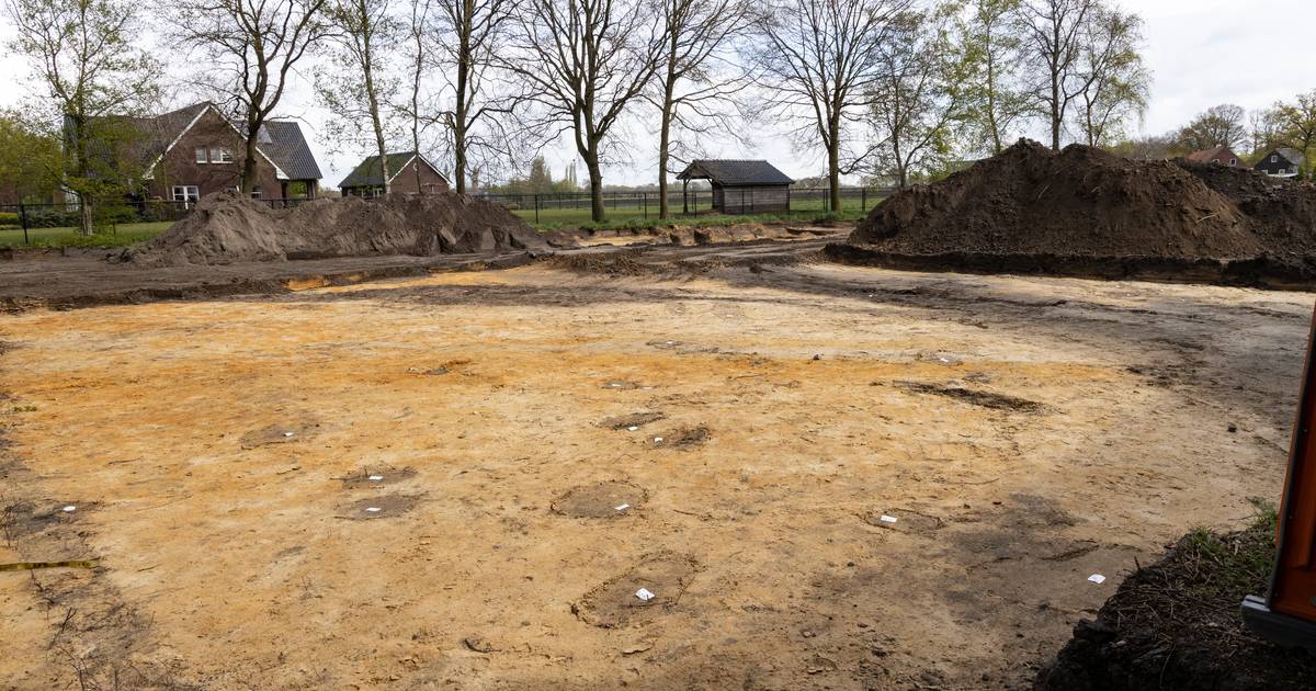 Opgravingen in Hulsel: ‘Daar liep de weg en daar heeft een woning gestaan’