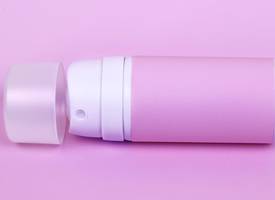 Deodorantvlekken krijg je zo heel makkelijk uit je kleren
