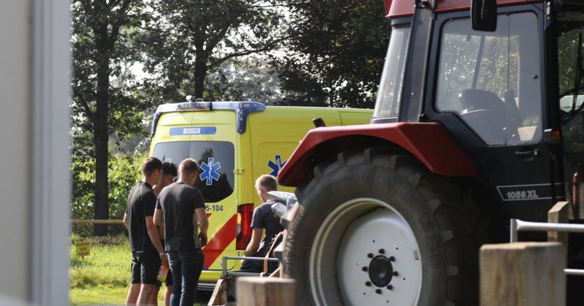 Motorcrosser met spoed naar ziekenhuis na ongeluk op crossbaan in Holten.