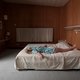 Woelen, draaien, dolen; fotografe Annabel Oosteweeghel bracht de wanhoop van slapelozen in beeld